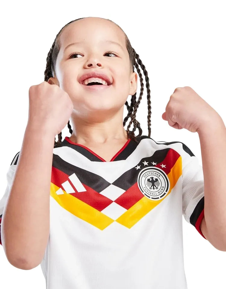 Kit_Infantil_Alemanha_2026_1.jpg Germany 2026 Home Infantile Kit - Official Adidas - Image 1